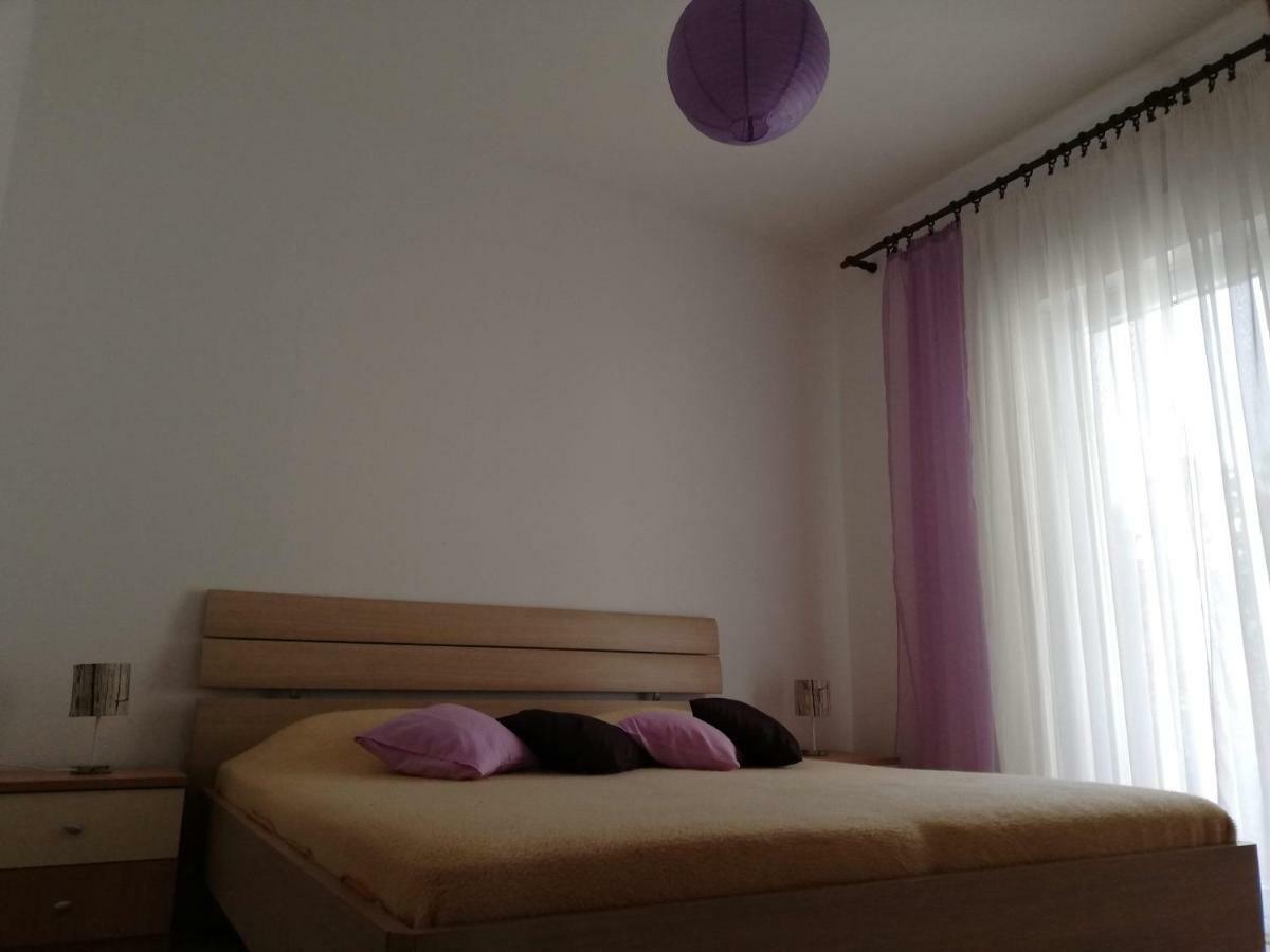 Spacious Family Apartment With Parking In The Shade And Barbecue House Šibenik Dış mekan fotoğraf
