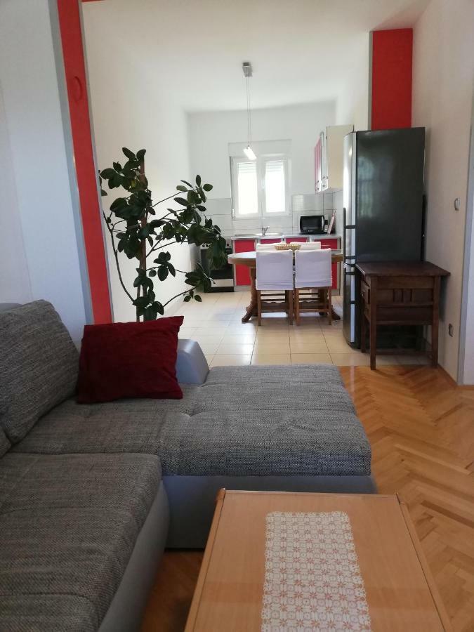 Spacious Family Apartment With Parking In The Shade And Barbecue House Šibenik Dış mekan fotoğraf