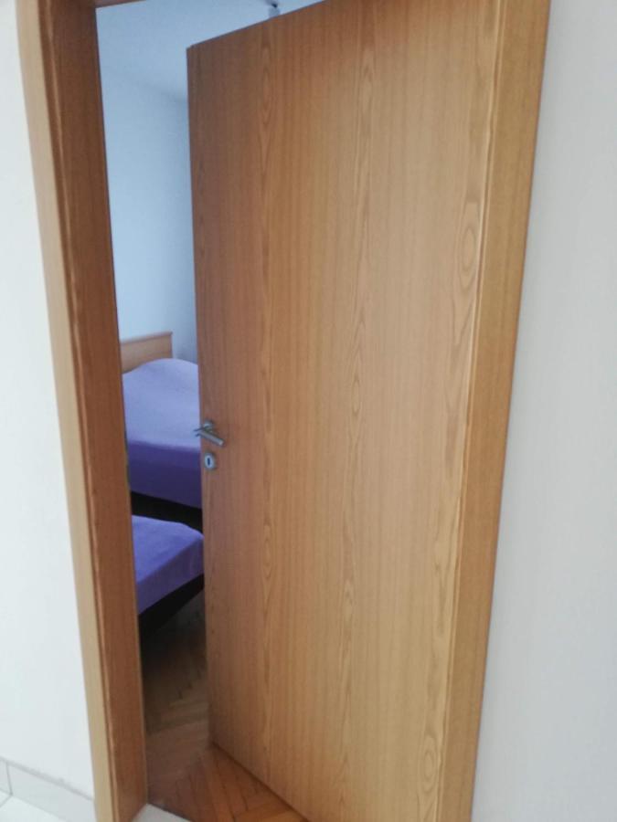 Spacious Family Apartment With Parking In The Shade And Barbecue House Šibenik Dış mekan fotoğraf