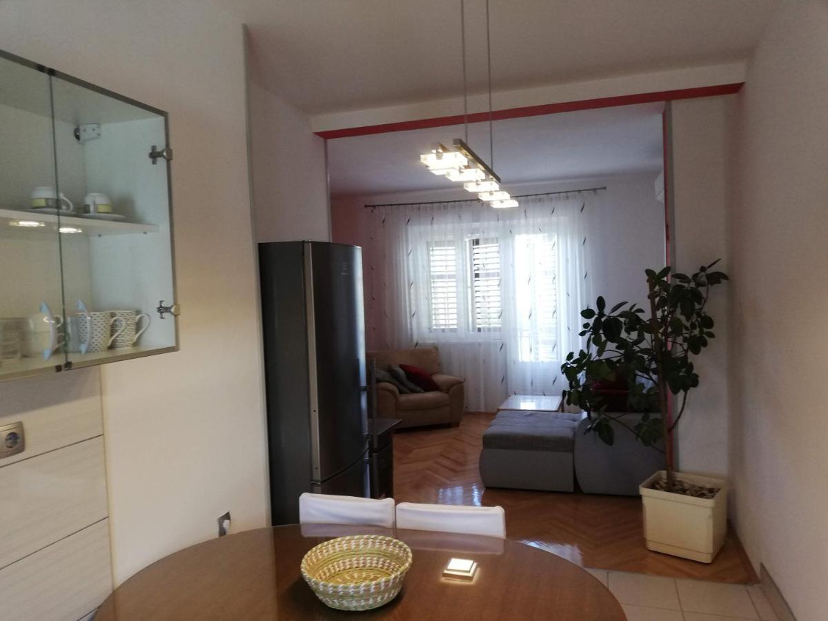 Spacious Family Apartment With Parking In The Shade And Barbecue House Šibenik Dış mekan fotoğraf
