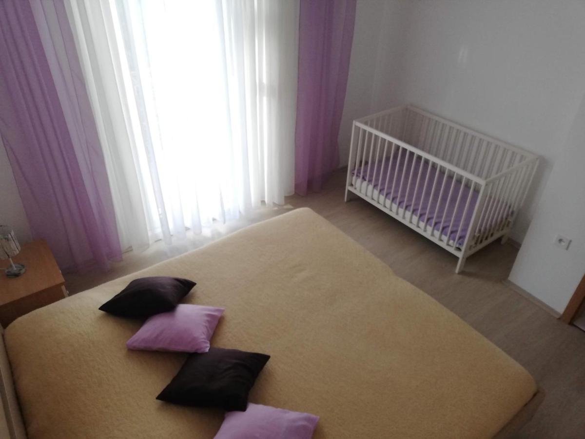 Spacious Family Apartment With Parking In The Shade And Barbecue House Šibenik Dış mekan fotoğraf